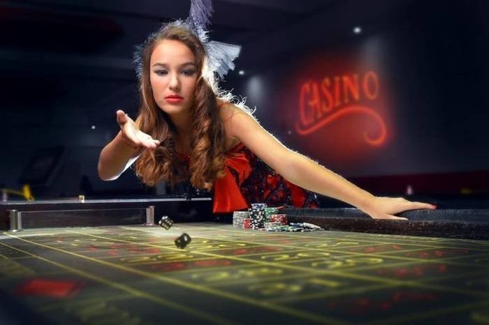 Pengguna menikmati hiburan sports dan casino melalui aplikasi resmi idx66 dengan pengalaman mobile terbaik